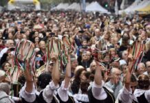 Buenos Aires Celebra Europa: gastronomía, música y tradiciones en Avenida de Mayo