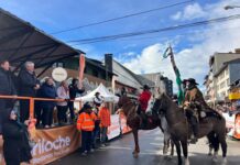 Bariloche celebró su 124° aniversario con el tradicional desfile y una gran convocatoria